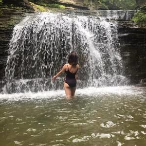 Meet your Posher, Elise